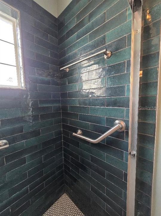 For Sale: $279,900 (4 beds, 2 baths, 1946 Square Feet)