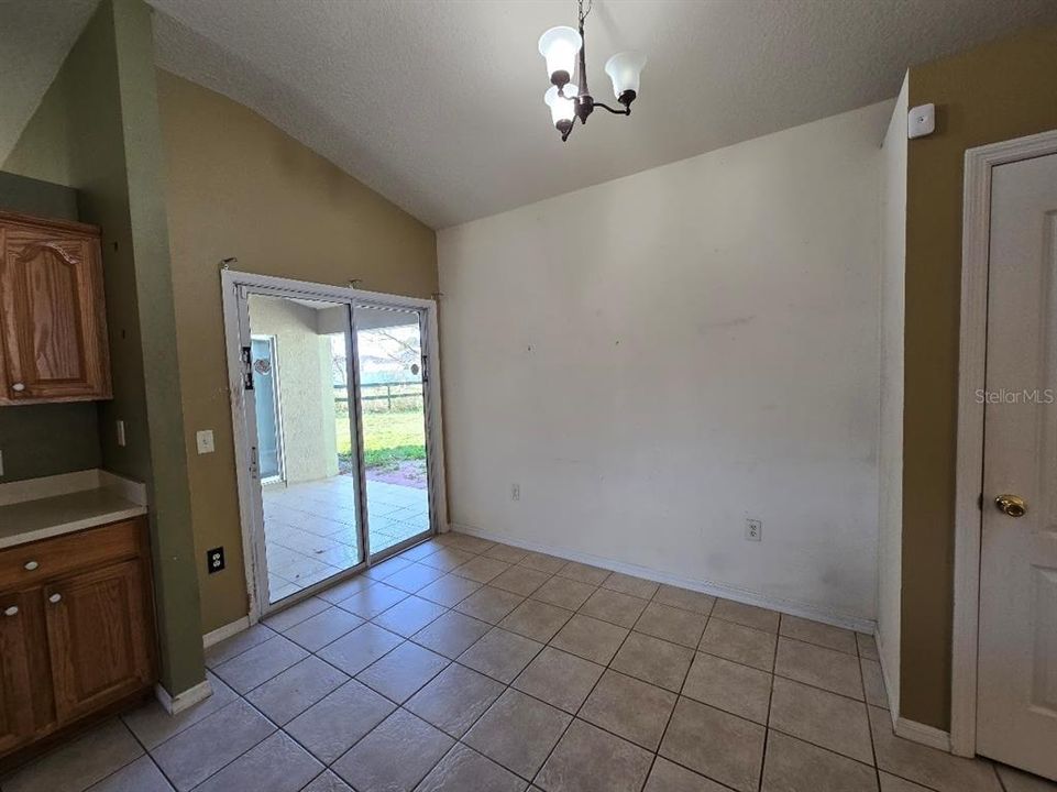 For Sale: $279,900 (4 beds, 2 baths, 1946 Square Feet)