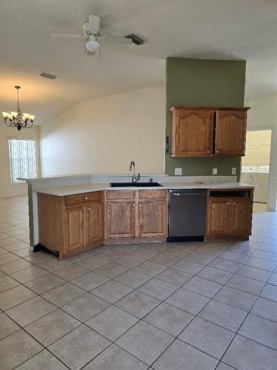 For Sale: $279,900 (4 beds, 2 baths, 1946 Square Feet)