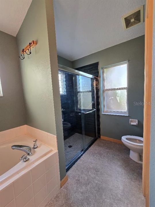 For Sale: $279,900 (4 beds, 2 baths, 1946 Square Feet)