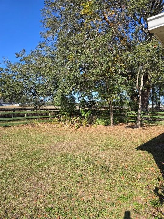 For Sale: $279,900 (4 beds, 2 baths, 1946 Square Feet)