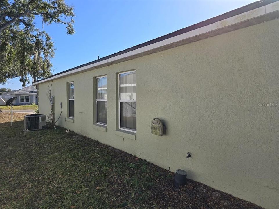 For Sale: $279,900 (4 beds, 2 baths, 1946 Square Feet)