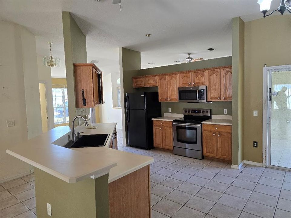 For Sale: $279,900 (4 beds, 2 baths, 1946 Square Feet)