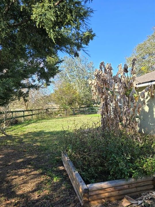 For Sale: $279,900 (4 beds, 2 baths, 1946 Square Feet)