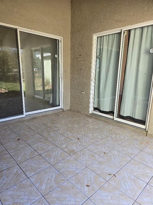 For Sale: $279,900 (4 beds, 2 baths, 1946 Square Feet)