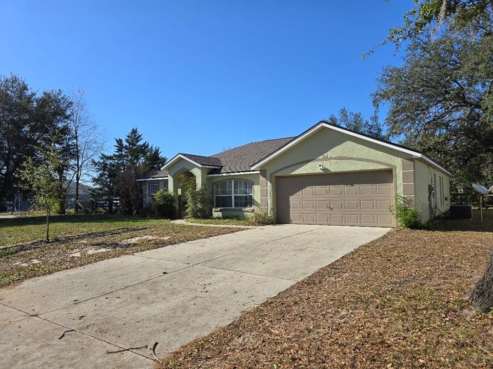 For Sale: $279,900 (4 beds, 2 baths, 1946 Square Feet)