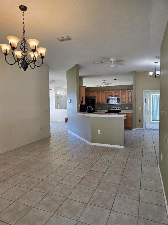 For Sale: $279,900 (4 beds, 2 baths, 1946 Square Feet)