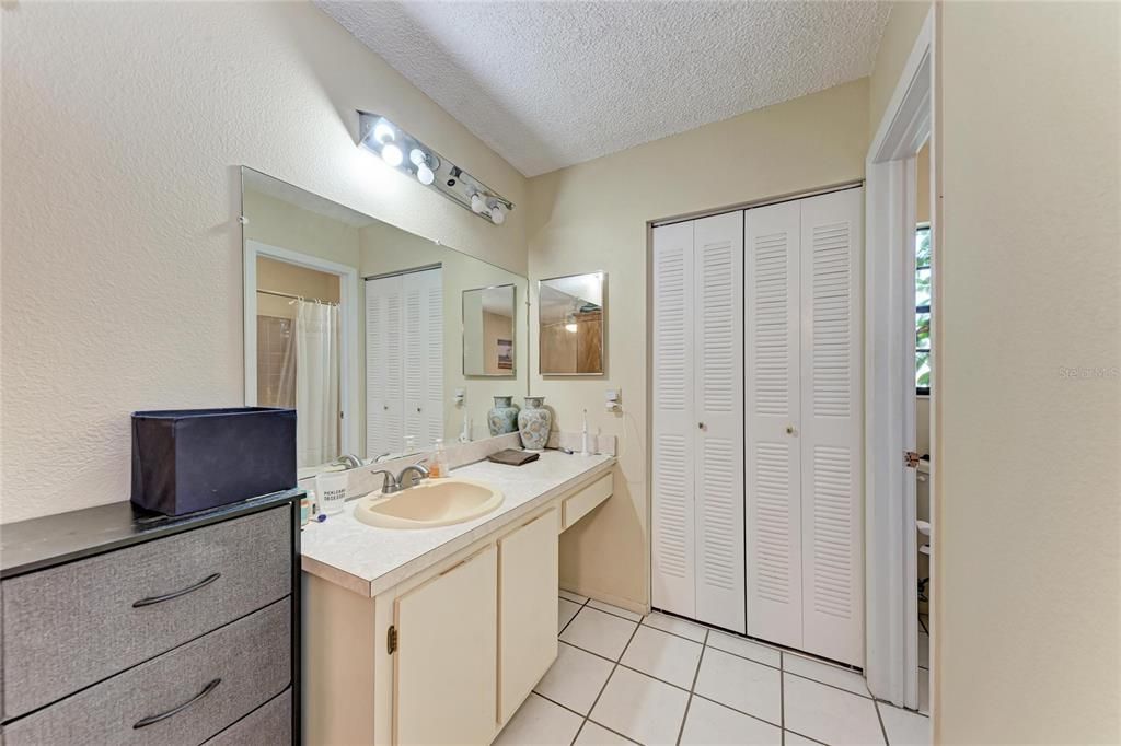 En Venta: $135,900 (2 camas, 2 baños, 832 Pies cuadrados)