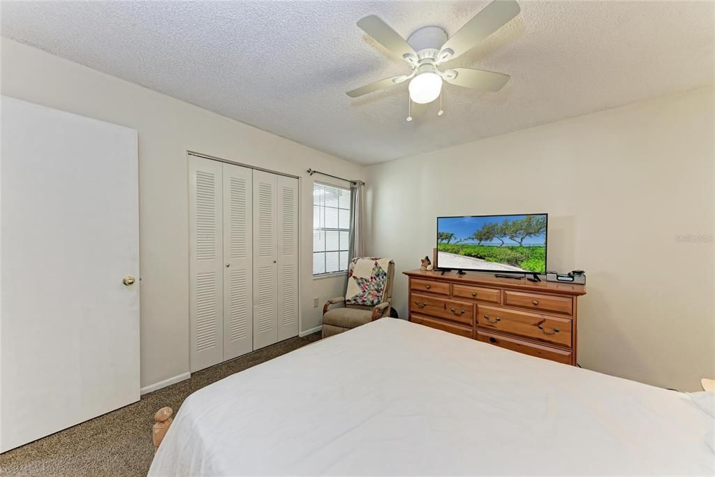 En Venta: $135,900 (2 camas, 2 baños, 832 Pies cuadrados)