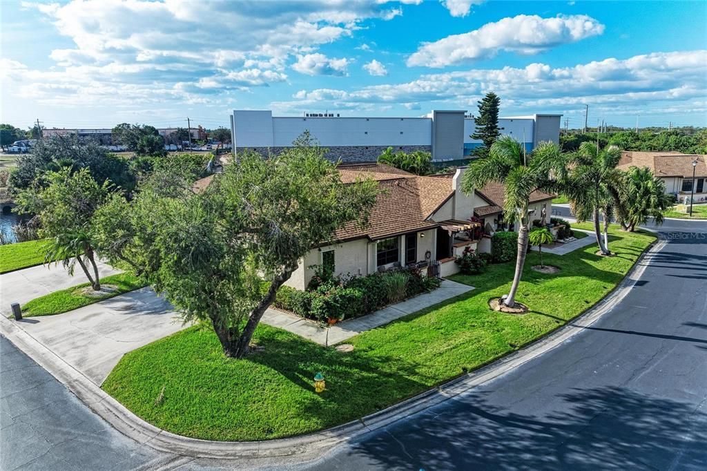 En Venta: $135,900 (2 camas, 2 baños, 832 Pies cuadrados)