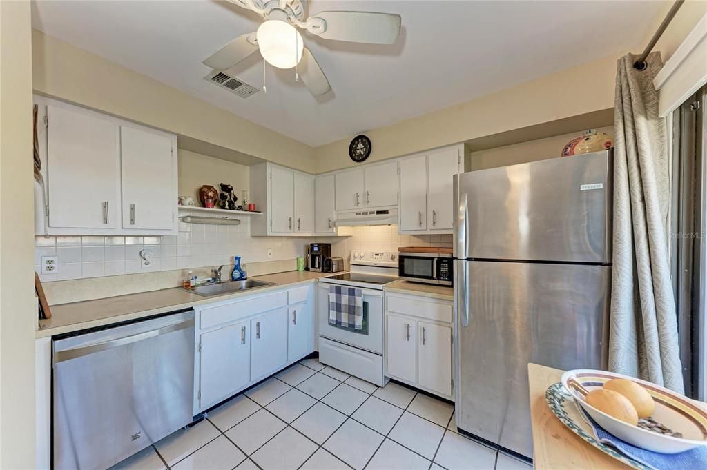 En Venta: $135,900 (2 camas, 2 baños, 832 Pies cuadrados)