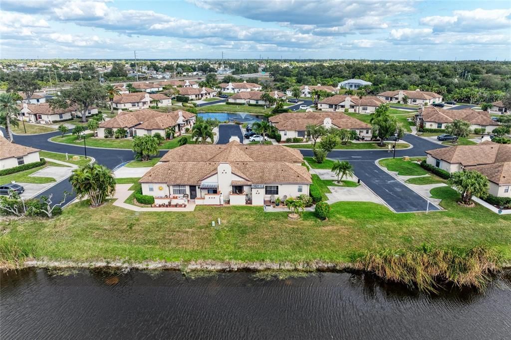 En Venta: $135,900 (2 camas, 2 baños, 832 Pies cuadrados)