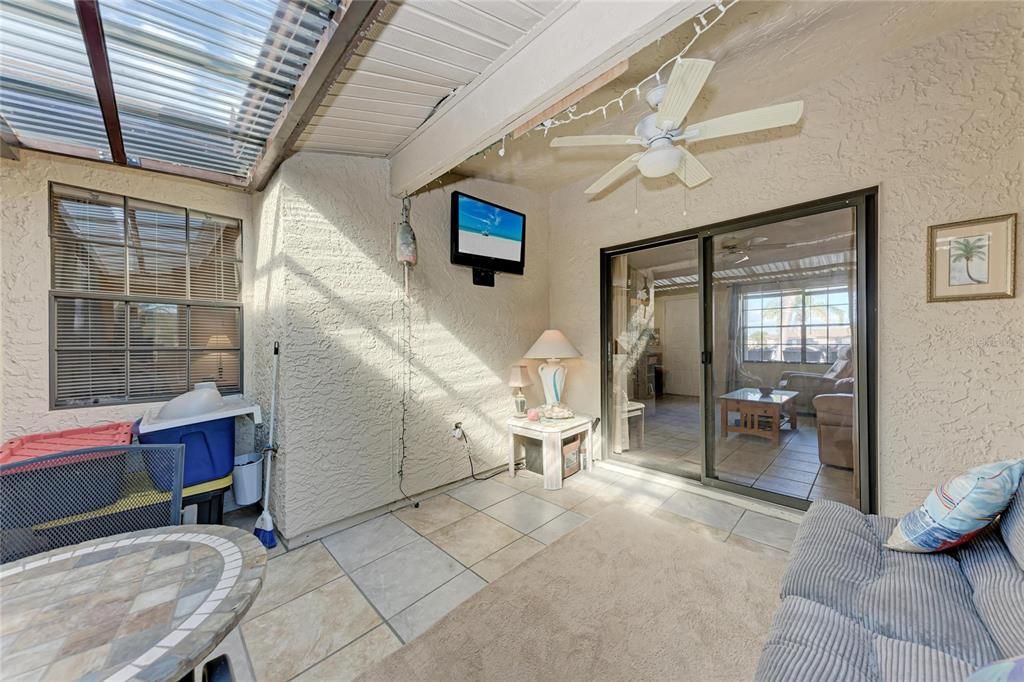 En Venta: $135,900 (2 camas, 2 baños, 832 Pies cuadrados)