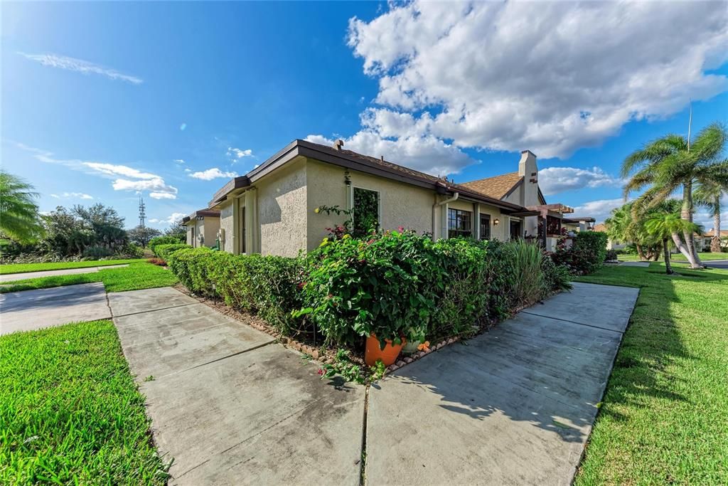 En Venta: $135,900 (2 camas, 2 baños, 832 Pies cuadrados)