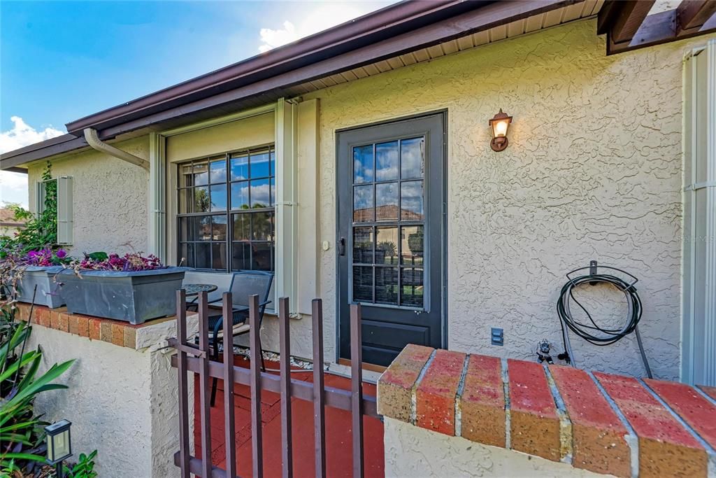 En Venta: $135,900 (2 camas, 2 baños, 832 Pies cuadrados)