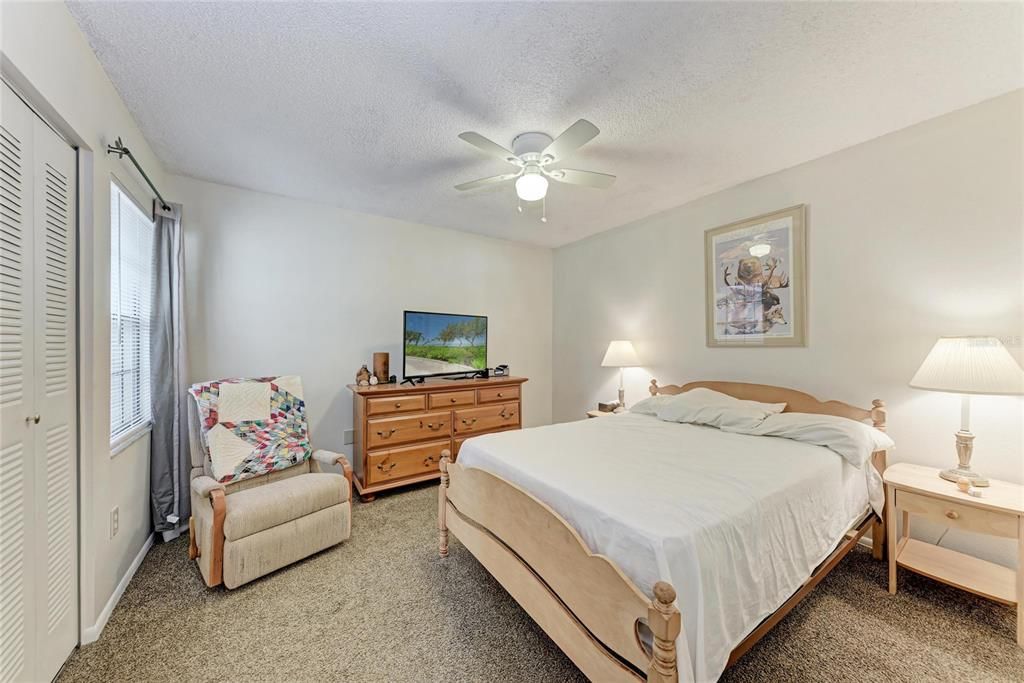 En Venta: $135,900 (2 camas, 2 baños, 832 Pies cuadrados)