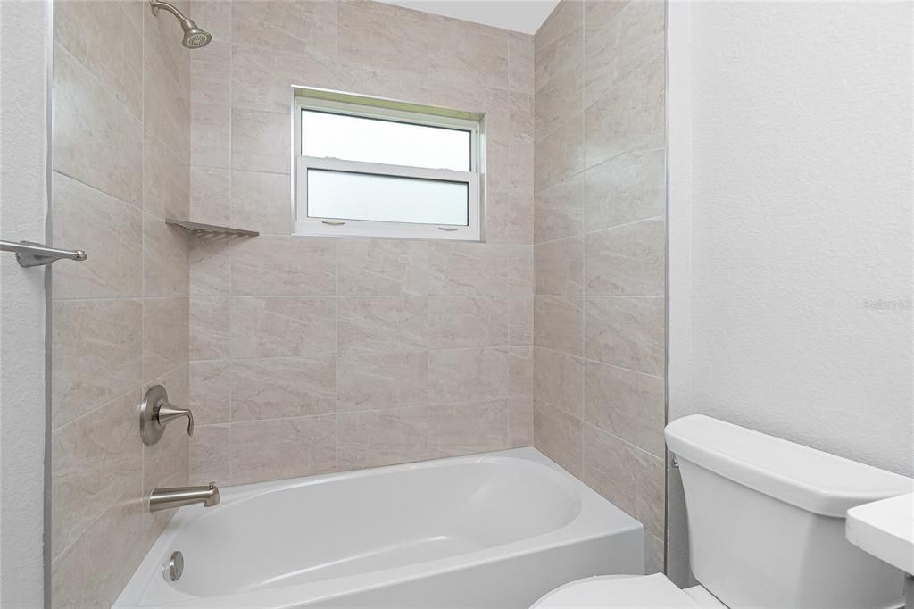 На продажу: $325,000 (3 спален, 2 ванн, 1437 Квадратных фут)