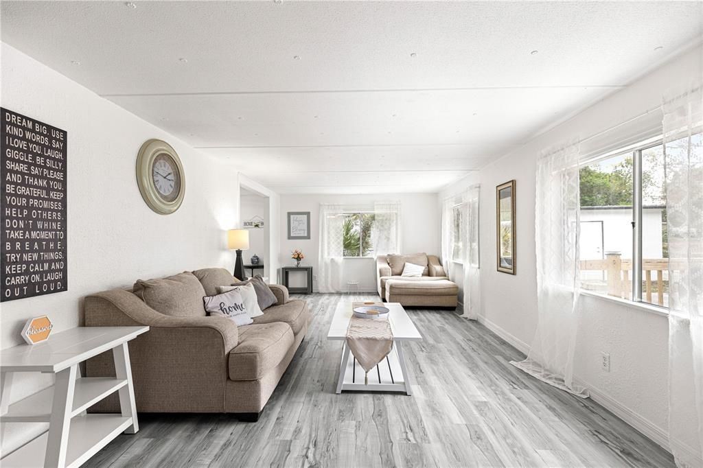 На продажу: $165,000 (3 спален, 1 ванн, 1288 Квадратных фут)