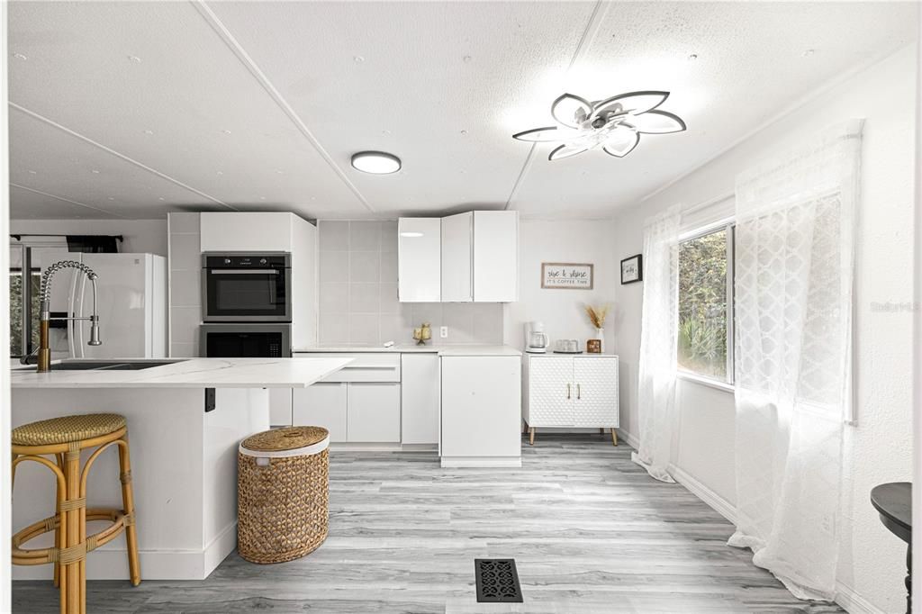 На продажу: $165,000 (3 спален, 1 ванн, 1288 Квадратных фут)