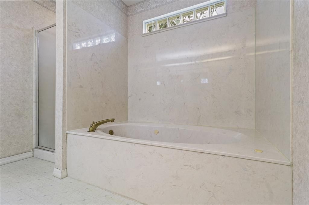 На продажу: $234,900 (3 спален, 2 ванн, 1654 Квадратных фут)