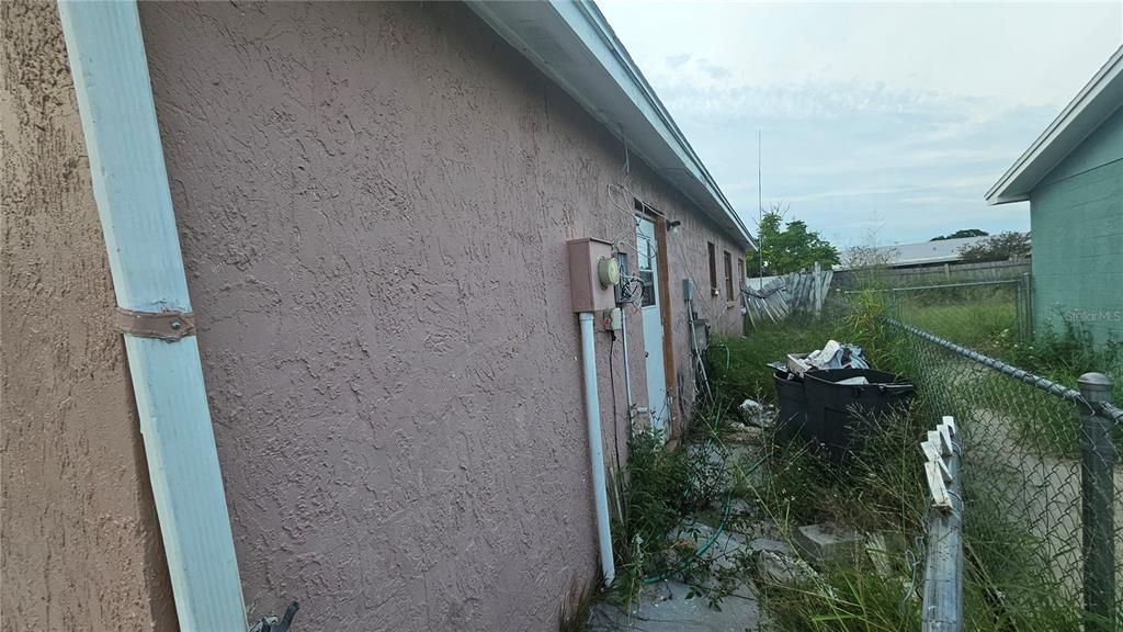 For Sale: $192,000 (2 beds, 2 baths, 1442 Square Feet)