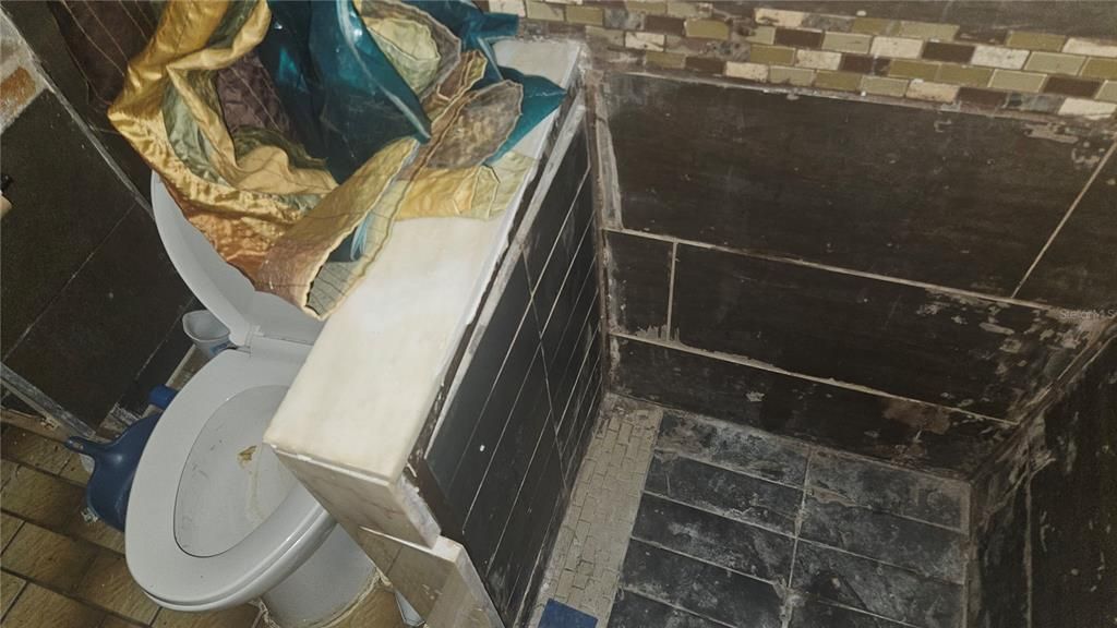 For Sale: $192,000 (2 beds, 2 baths, 1442 Square Feet)