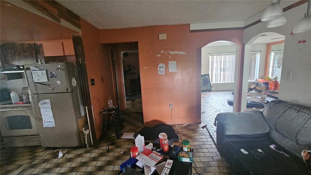 For Sale: $192,000 (2 beds, 2 baths, 1442 Square Feet)