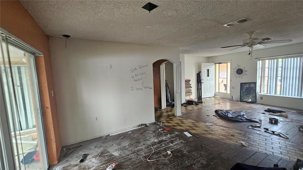 For Sale: $192,000 (2 beds, 2 baths, 1442 Square Feet)