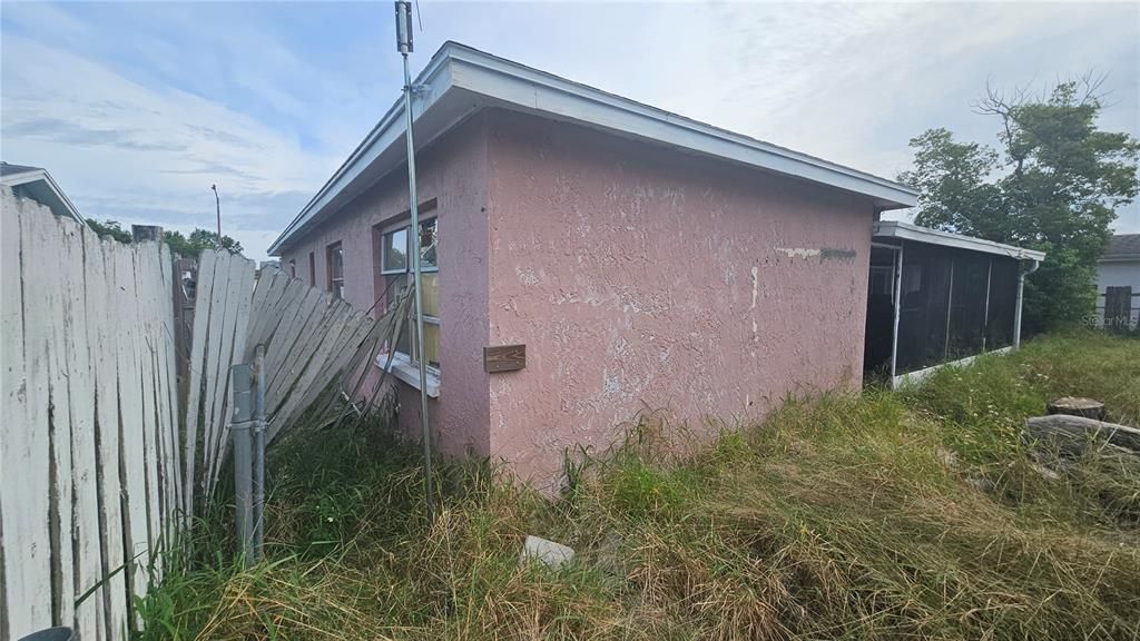 For Sale: $192,000 (2 beds, 2 baths, 1442 Square Feet)