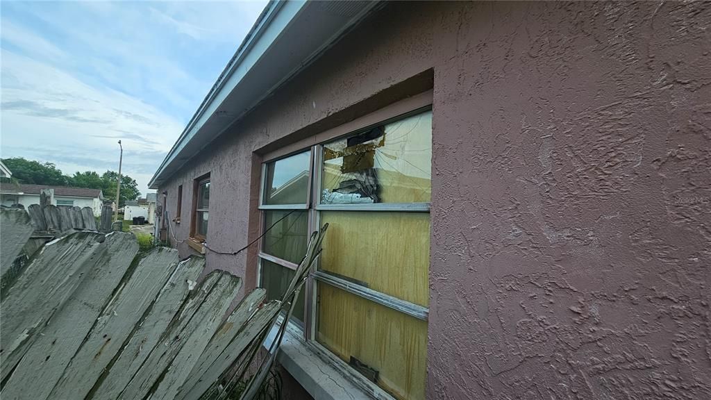 For Sale: $192,000 (2 beds, 2 baths, 1442 Square Feet)