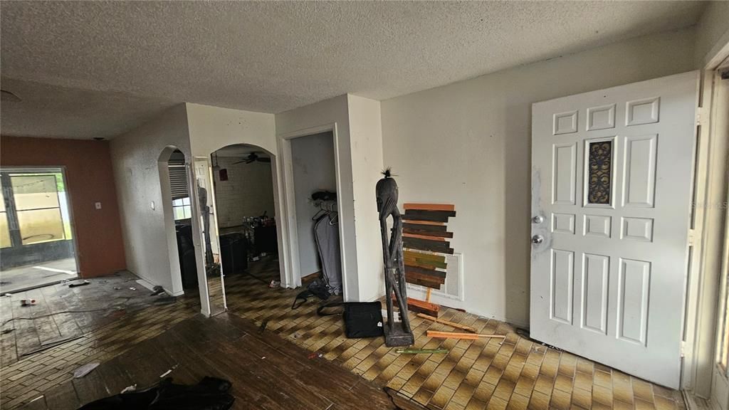 For Sale: $192,000 (2 beds, 2 baths, 1442 Square Feet)