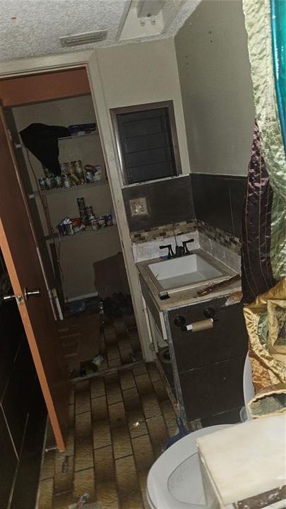 For Sale: $192,000 (2 beds, 2 baths, 1442 Square Feet)