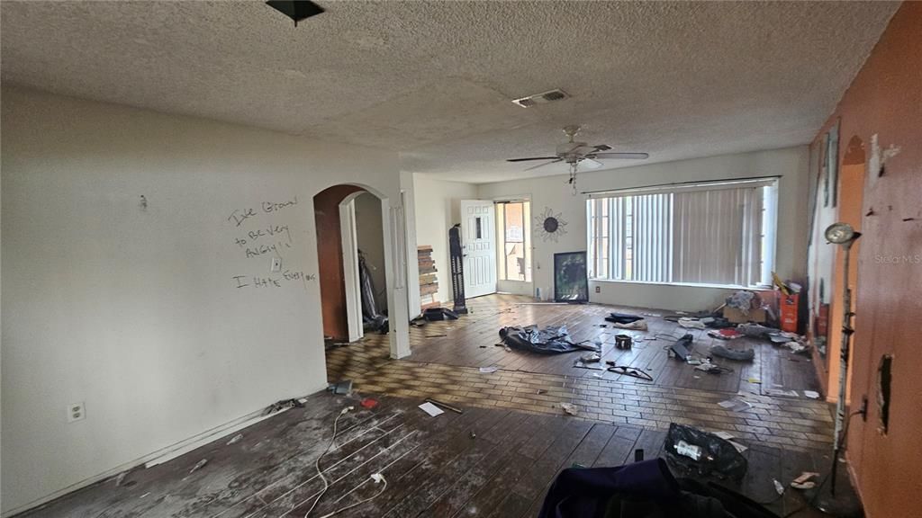 For Sale: $192,000 (2 beds, 2 baths, 1442 Square Feet)