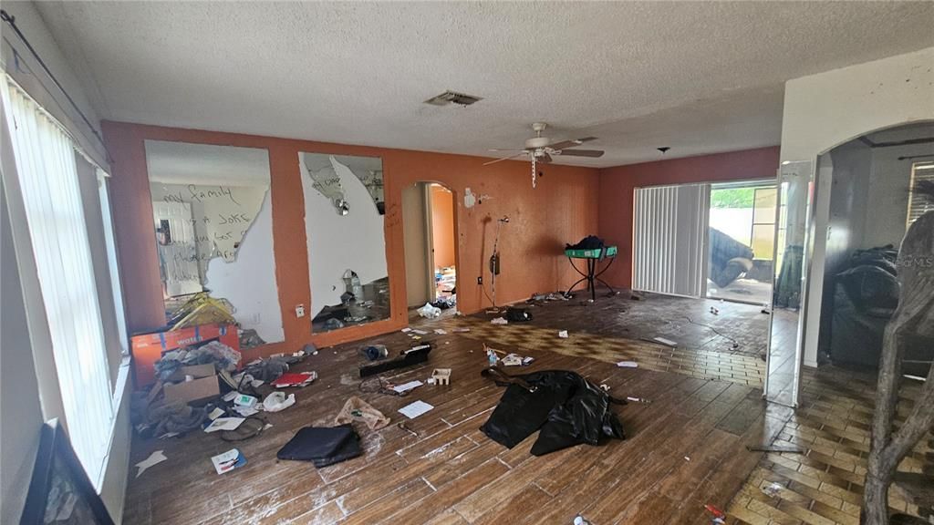 For Sale: $192,000 (2 beds, 2 baths, 1442 Square Feet)