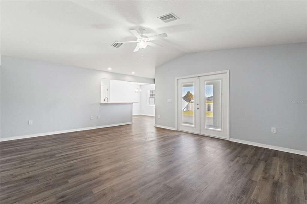 待售: $335,000 (4 贝兹, 2 浴室, 1668 平方英尺)