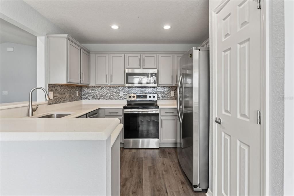 待售: $335,000 (4 贝兹, 2 浴室, 1668 平方英尺)