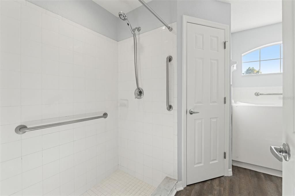 待售: $335,000 (4 贝兹, 2 浴室, 1668 平方英尺)