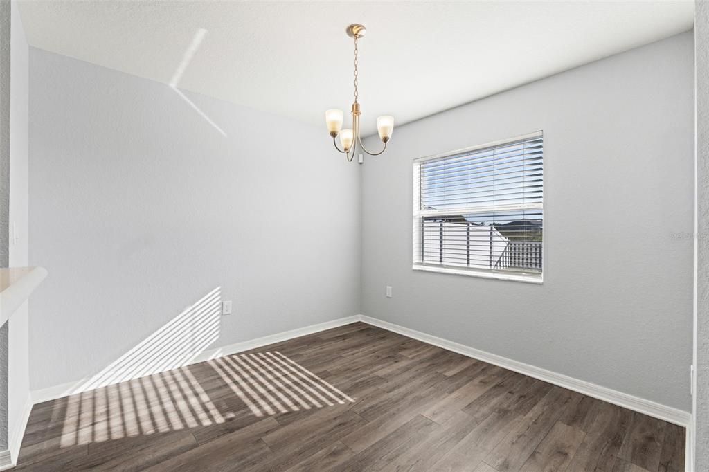 待售: $335,000 (4 贝兹, 2 浴室, 1668 平方英尺)