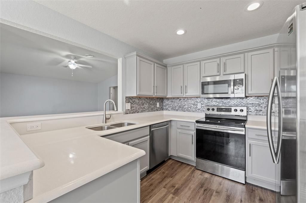 待售: $335,000 (4 贝兹, 2 浴室, 1668 平方英尺)