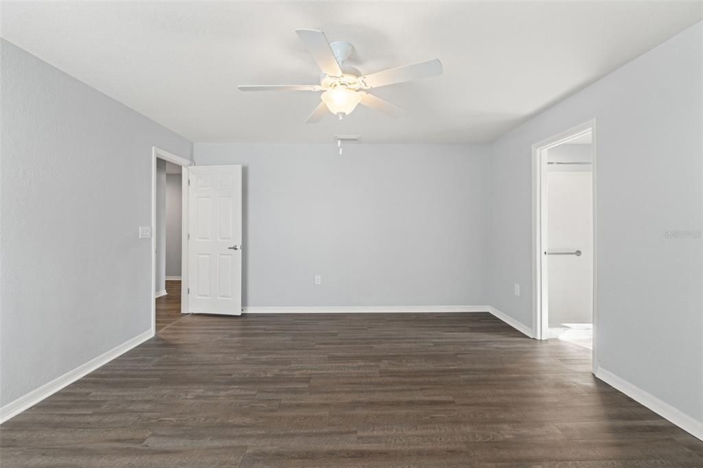 待售: $335,000 (4 贝兹, 2 浴室, 1668 平方英尺)