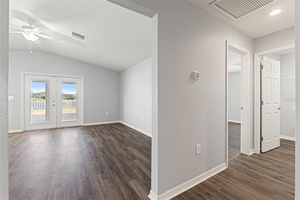 待售: $335,000 (4 贝兹, 2 浴室, 1668 平方英尺)