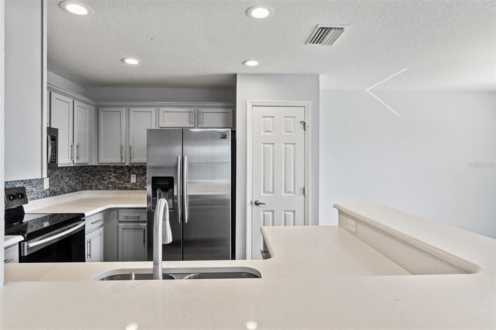 待售: $335,000 (4 贝兹, 2 浴室, 1668 平方英尺)