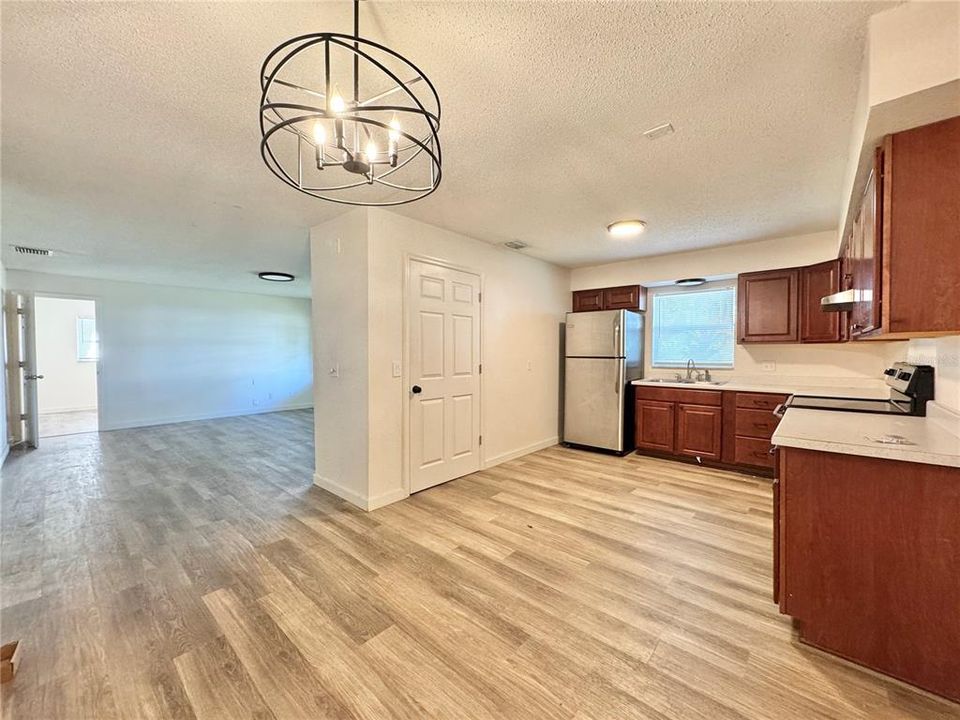 For Rent: $2,400 (3 beds, 2 baths, 1400 Square Feet)