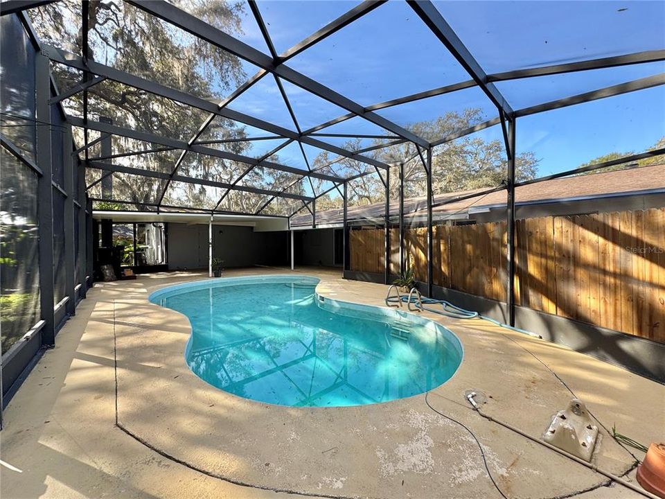 For Rent: $2,400 (3 beds, 2 baths, 1400 Square Feet)