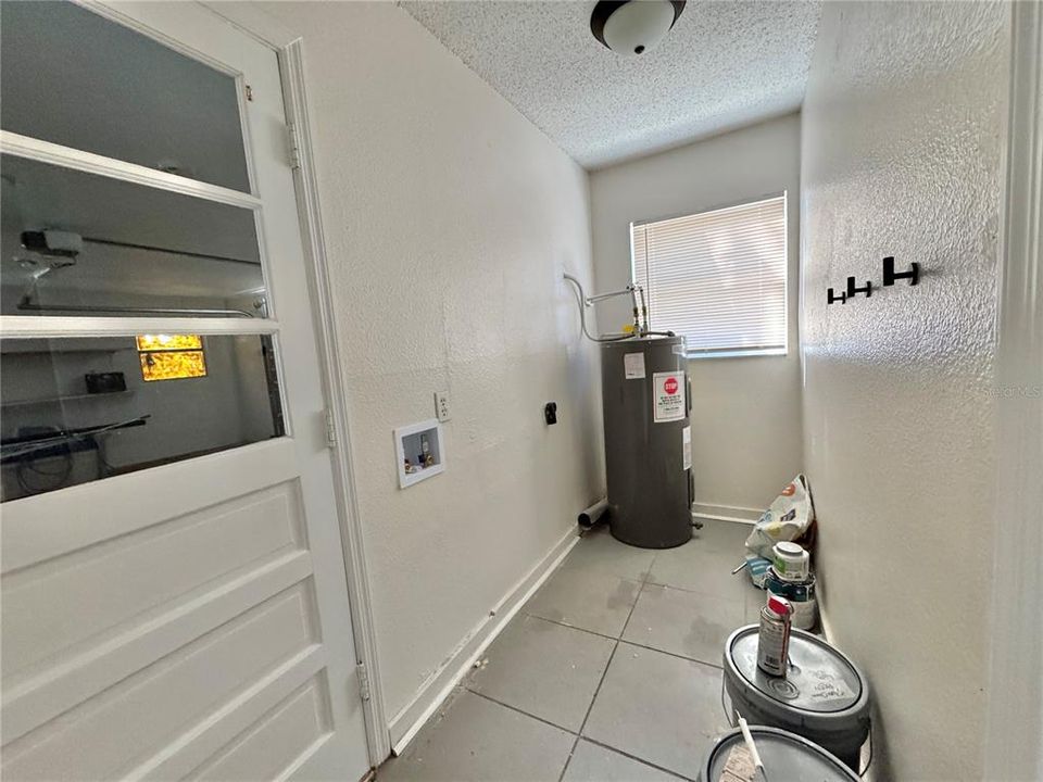 For Rent: $2,400 (3 beds, 2 baths, 1400 Square Feet)