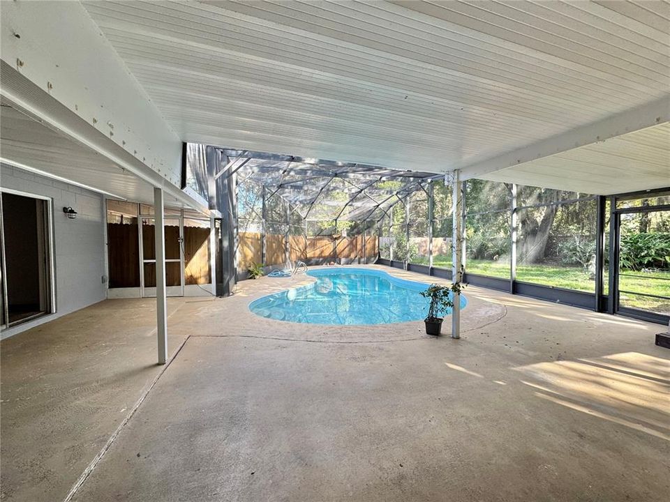 For Rent: $2,400 (3 beds, 2 baths, 1400 Square Feet)