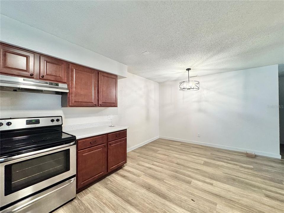 For Rent: $2,400 (3 beds, 2 baths, 1400 Square Feet)