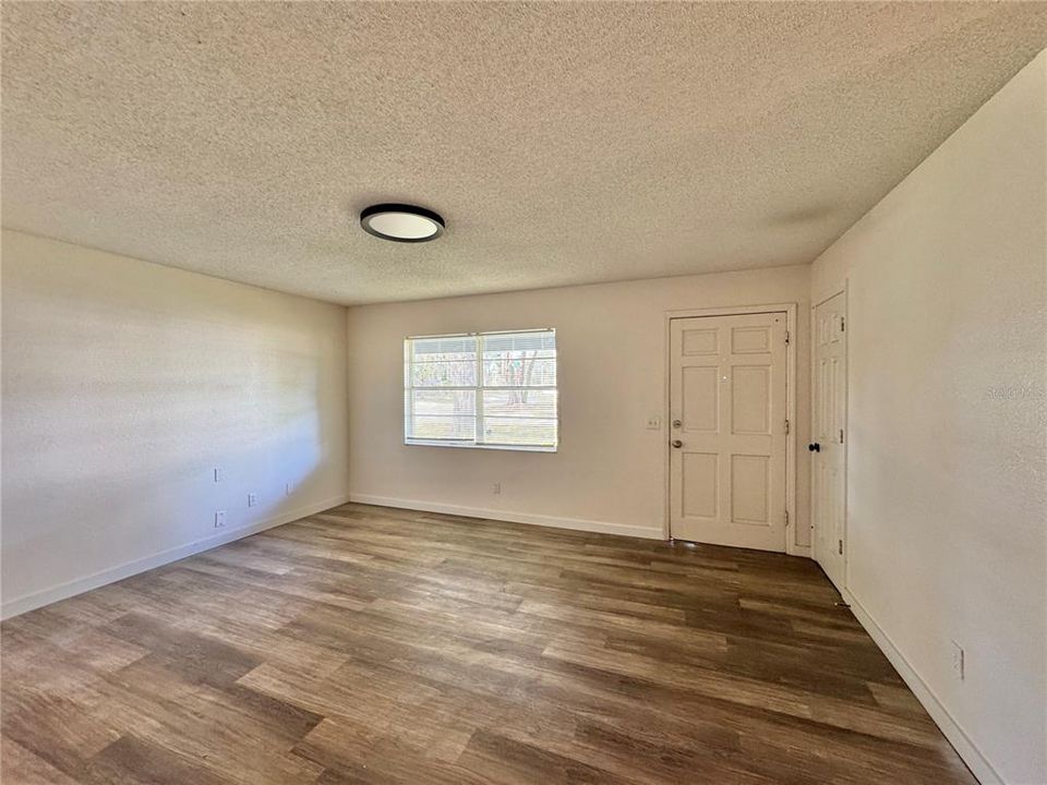 For Rent: $2,400 (3 beds, 2 baths, 1400 Square Feet)