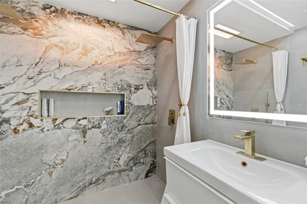 En Venta: $494,999 (3 camas, 2 baños, 1465 Pies cuadrados)