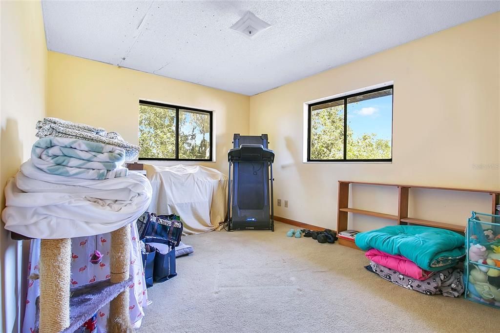 For Sale: $800,000 (4 beds, 2 baths, 1685 Square Feet)